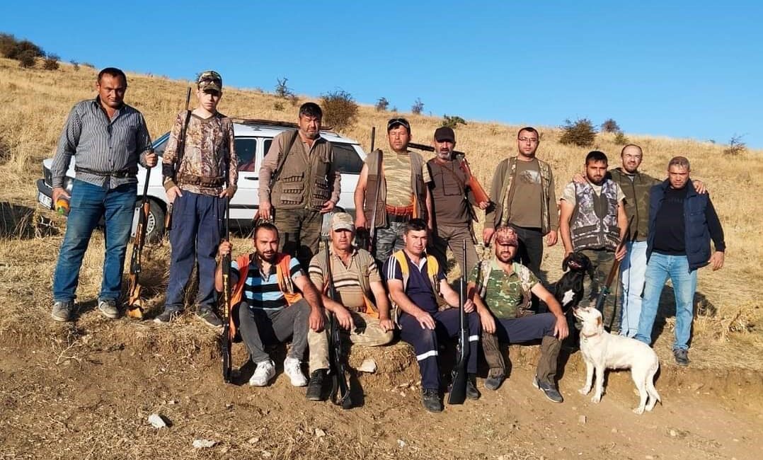 Şuhut Avcılar Kulübü’nde kamp Afyonkarahisar Şuhut Avcılar Kulübü üyeleri dağ av sezonunun açılmasıyla kampa