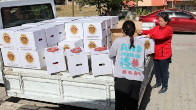 Afyonkarahisar Belediyesi kentteki ihtiyaç sahibi ailelere gıda ve erzak desteklerini