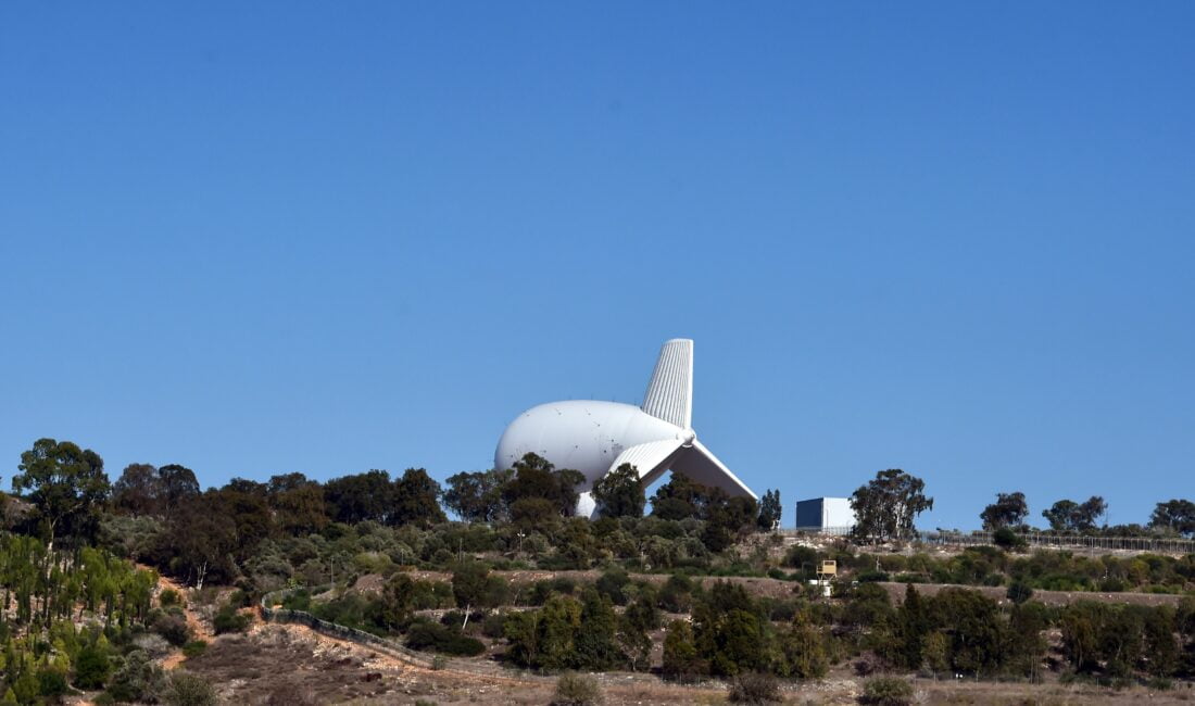 İsrail’de sınır güvenliği için geliştirilen radar sistemleriyle donatılmış “Sky Dew”