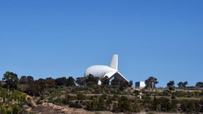 İsrail’de sınır güvenliği için geliştirilen radar sistemleriyle donatılmış “Sky Dew”