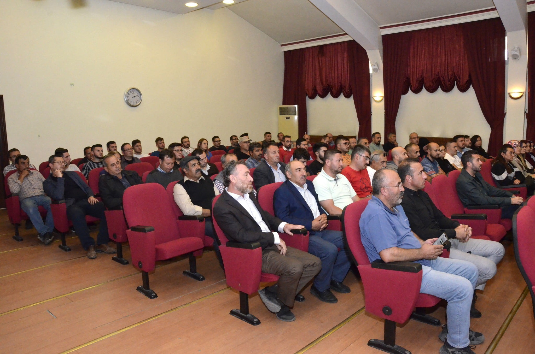 Afyonkarahisar’da sektör temsilcilerine yönelik ‘çiğ inek sütünün sınıflandırılması, kalite kriterleri,