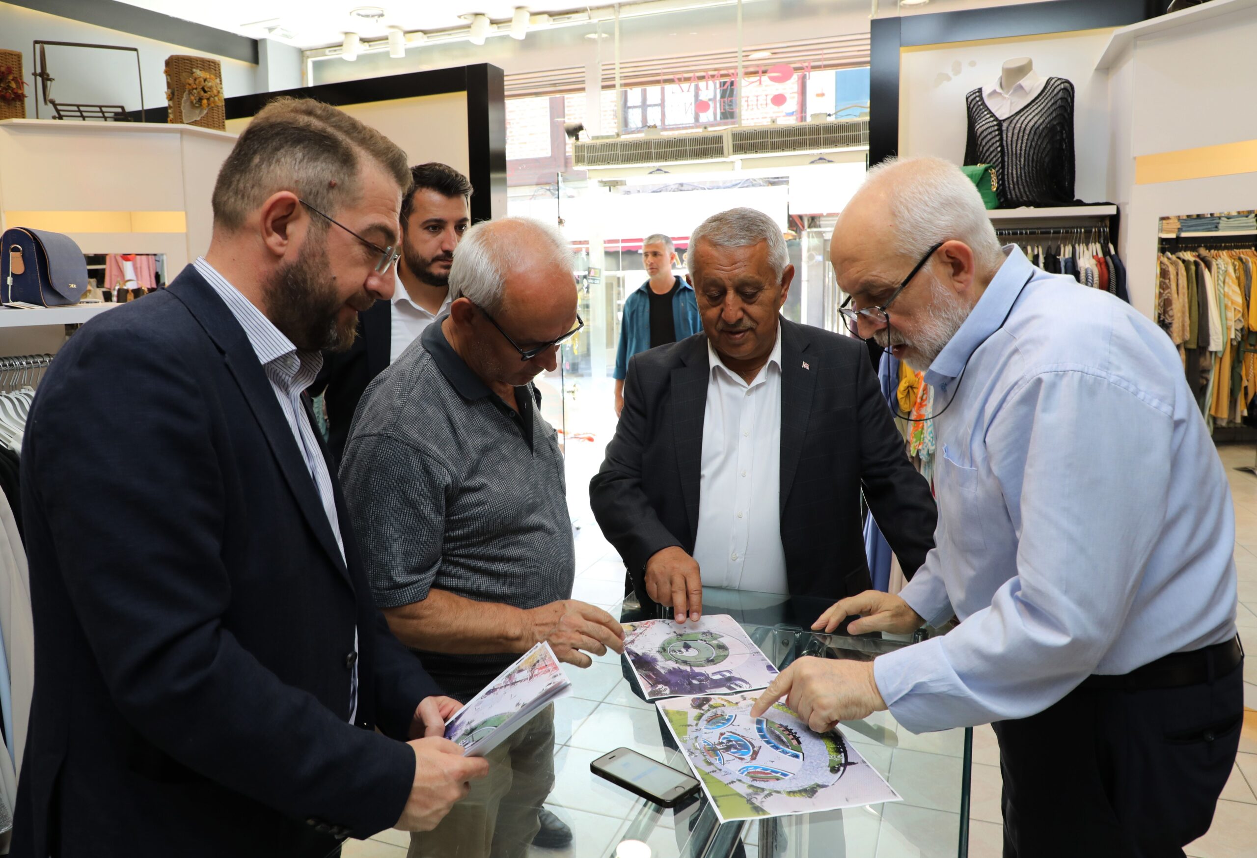 Afyonkarahisar Belediye Başkanı Mehmet Zeybek, Bedesten Kavşağında yapılacak düzenleme çalışmalarını
