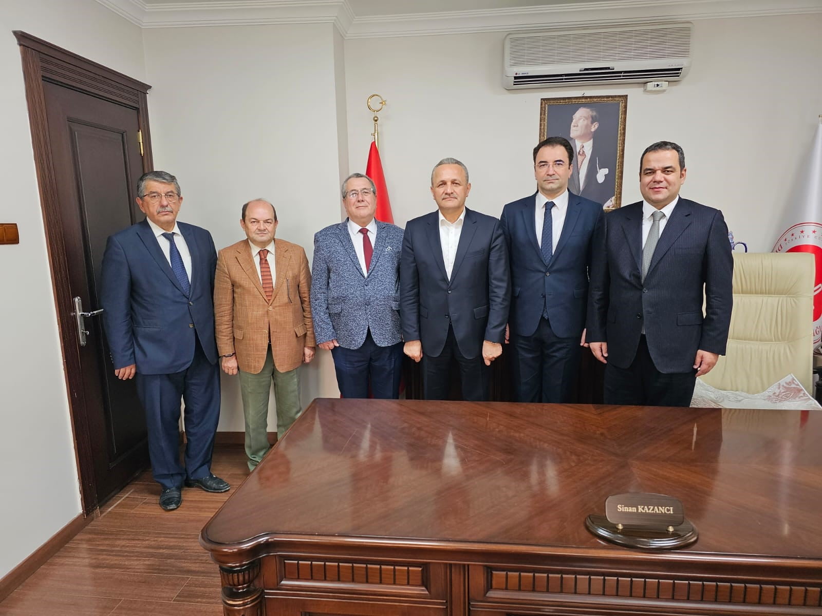 Afyon Gazeteciler Cemiyeti yönetim kurulu üyeleri yaptığı toplantıda Gazze’de yaşanan