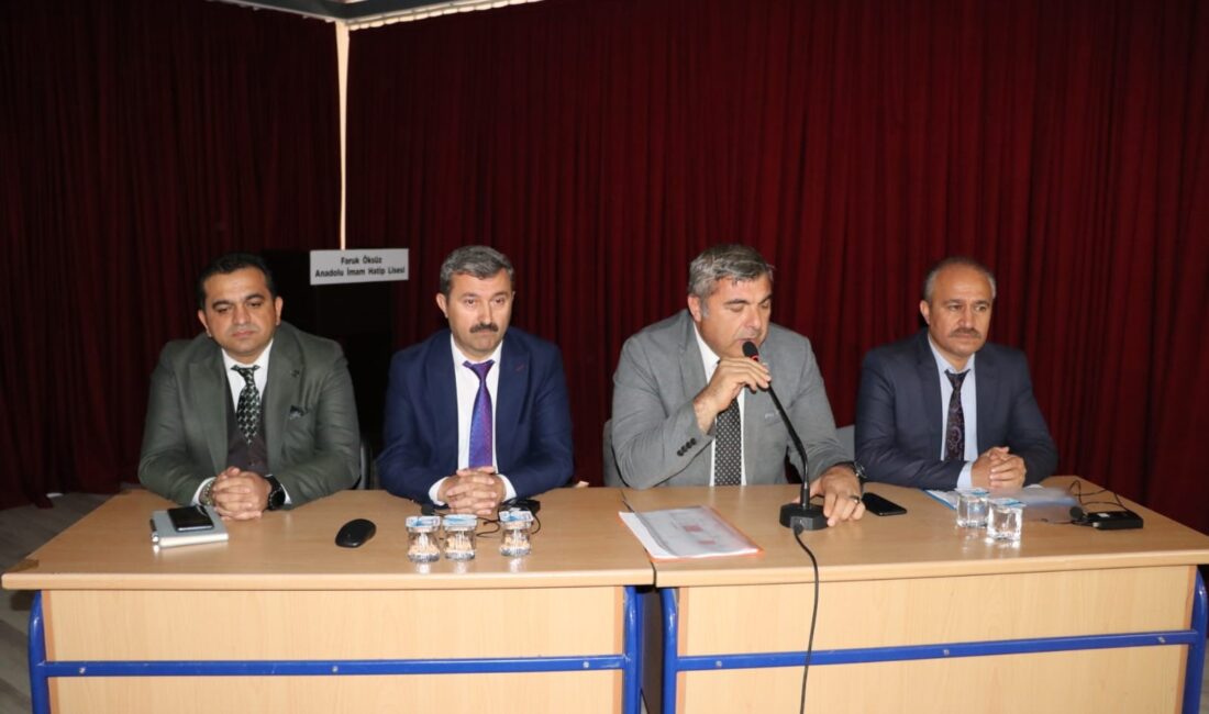 Afyonkarahisar İl Milli Eğitim Müdürü Miraç Sünnetci, İscehisar’da okul ve