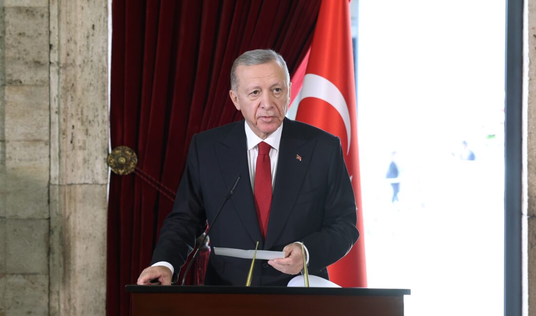 Cumhurbaşkanı Recep Tayyip Erdoğan başkanlığındaki devlet erkanı, Türkiye Cumhuriyeti’nin kuruluşunun 100. yıl dönümü dolayısıyla