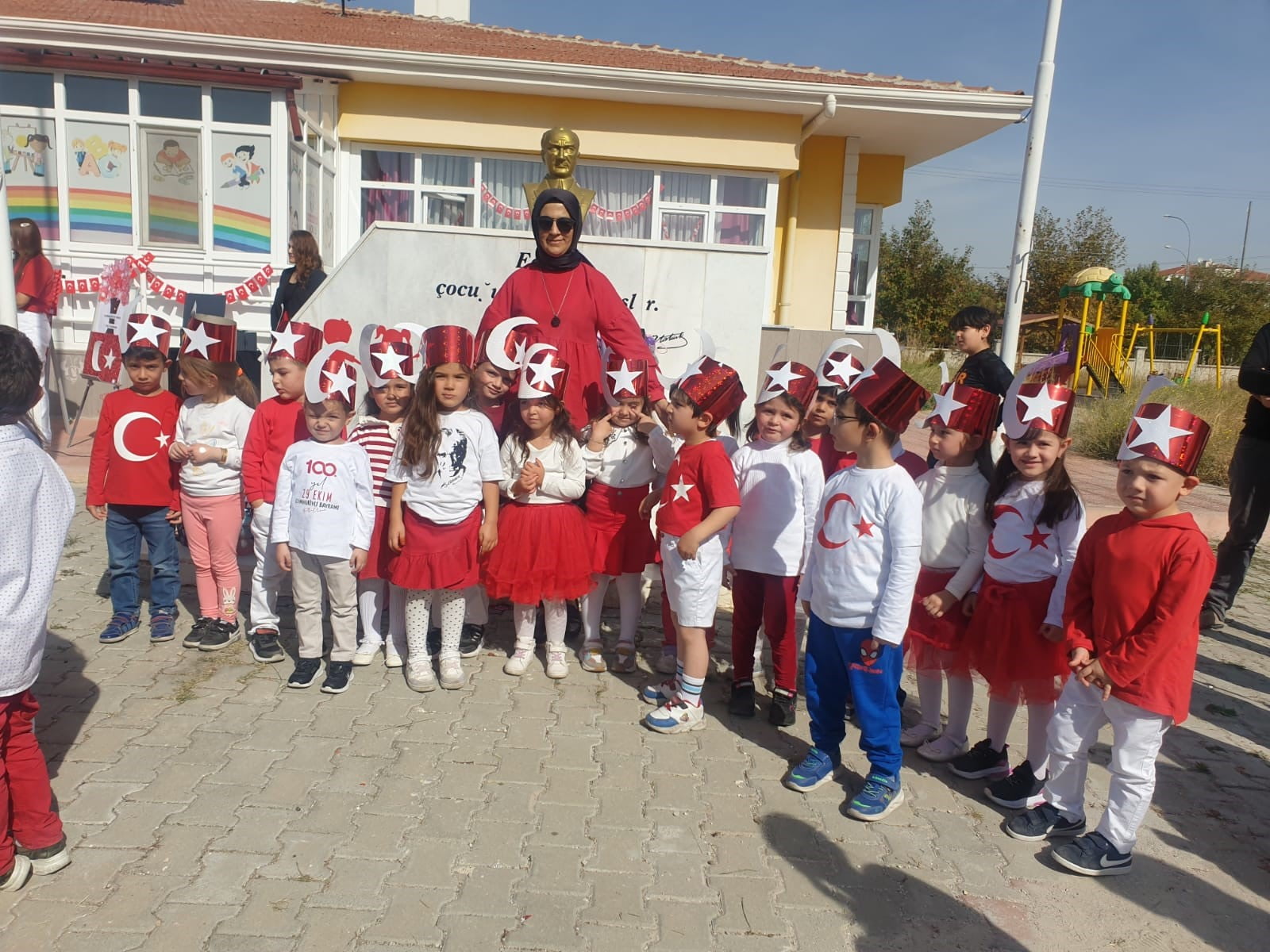 Yurt genelinde olduğu gibi Afyonkarahisar’da da Cumhuriyet’in kuruluşunun 100 yıl dönümü