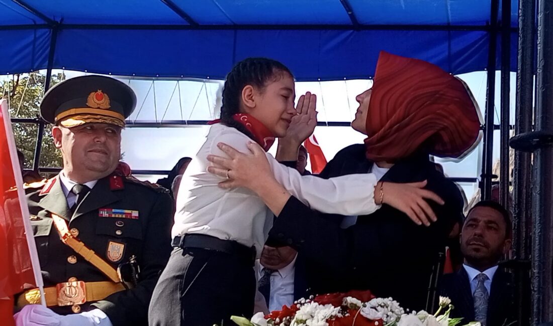 Afyonkarahisar’da Cumhuriyet Bayramı kutlamalarına katılan ve gördüğü manzara karşısında duygu
