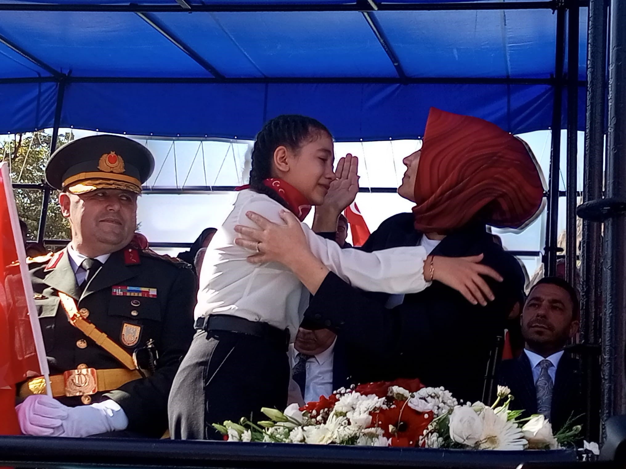 Afyonkarahisar’da Cumhuriyet Bayramı kutlamalarına katılan ve gördüğü manzara karşısında duygu