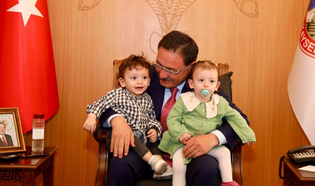 Gökmen ve Çiçek’ten Vali Çiçek’e ziyaret! Afyonkarahisar’da yaşayan ve ailelerinin Vali Gökmen Çiçek’in ismini ve soy