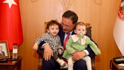 Afyonkarahisar’da yaşayan ve ailelerinin Vali Gökmen Çiçek’in ismini ve soy