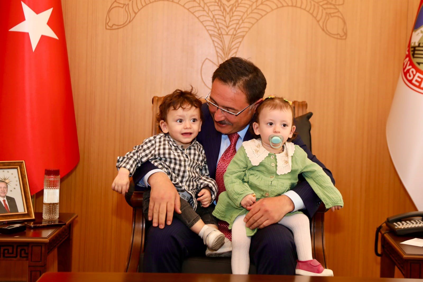 Afyonkarahisar’da yaşayan ve ailelerinin Vali Gökmen Çiçek’in ismini ve soy