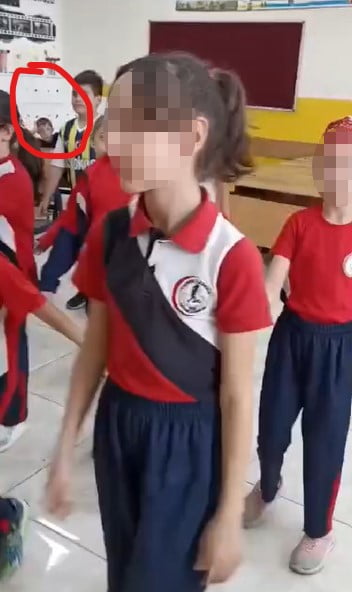 Afyonkarahisar’da bir ilkokulda 29 Ekim Cumhuriyet Bayramı kutlamaları için hazırlanan