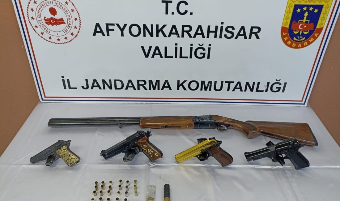 Afyonkarahisar’da gerçekleştirilen nişan töreninde havaya rastgelen ateş açan şahsa yaklaşık