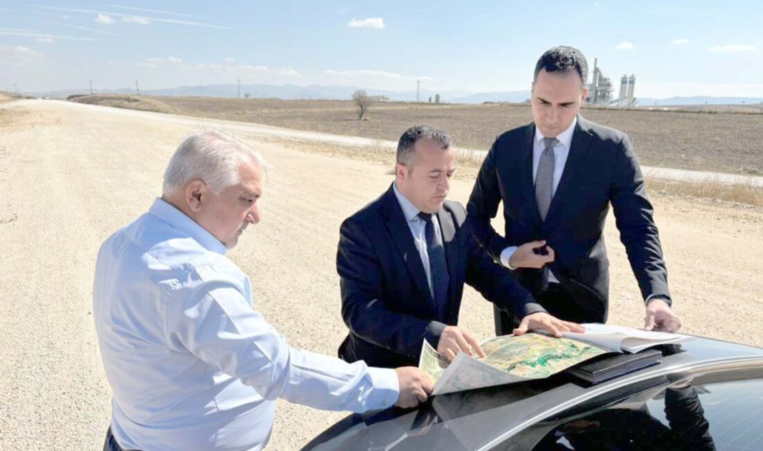 Ankara-İzmir Yüksek Hızlı Tren (YHT) hattının Afyonkarahisar Sinanpaşa ilçesindeki inşaatı