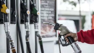 Benzinin litresine bu gece yarısından itibaren 1,50 TL zam gelmesi