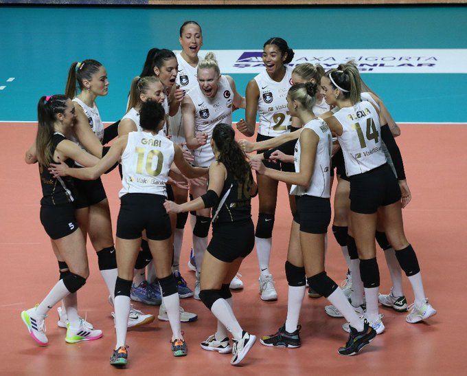 Şampiyonlar Kupası’nda Vakıfbank, Fenerbahçe Opet’i 3-2’lik setlerle mağlup ederek kupanın