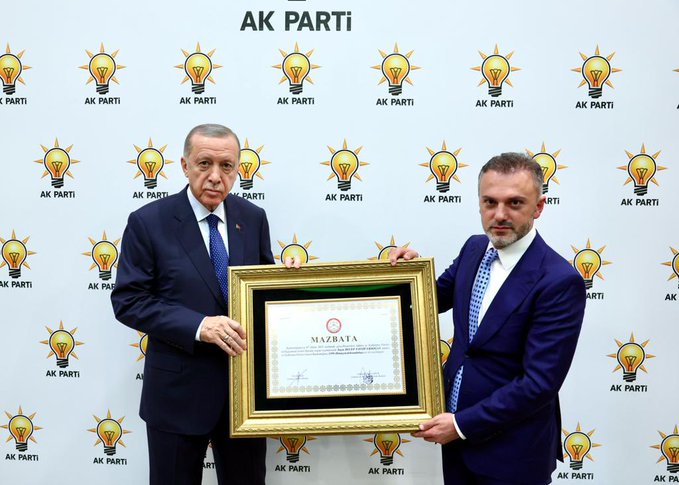 AK Parti 4. Olağanüstü Büyük Kongresi’nde yeniden genel başkanlığa seçilen