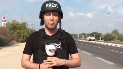 Filistin’de bulunan gazeteci Mehmet Akif Ersoy’a canlı yayında müdahale edildi.