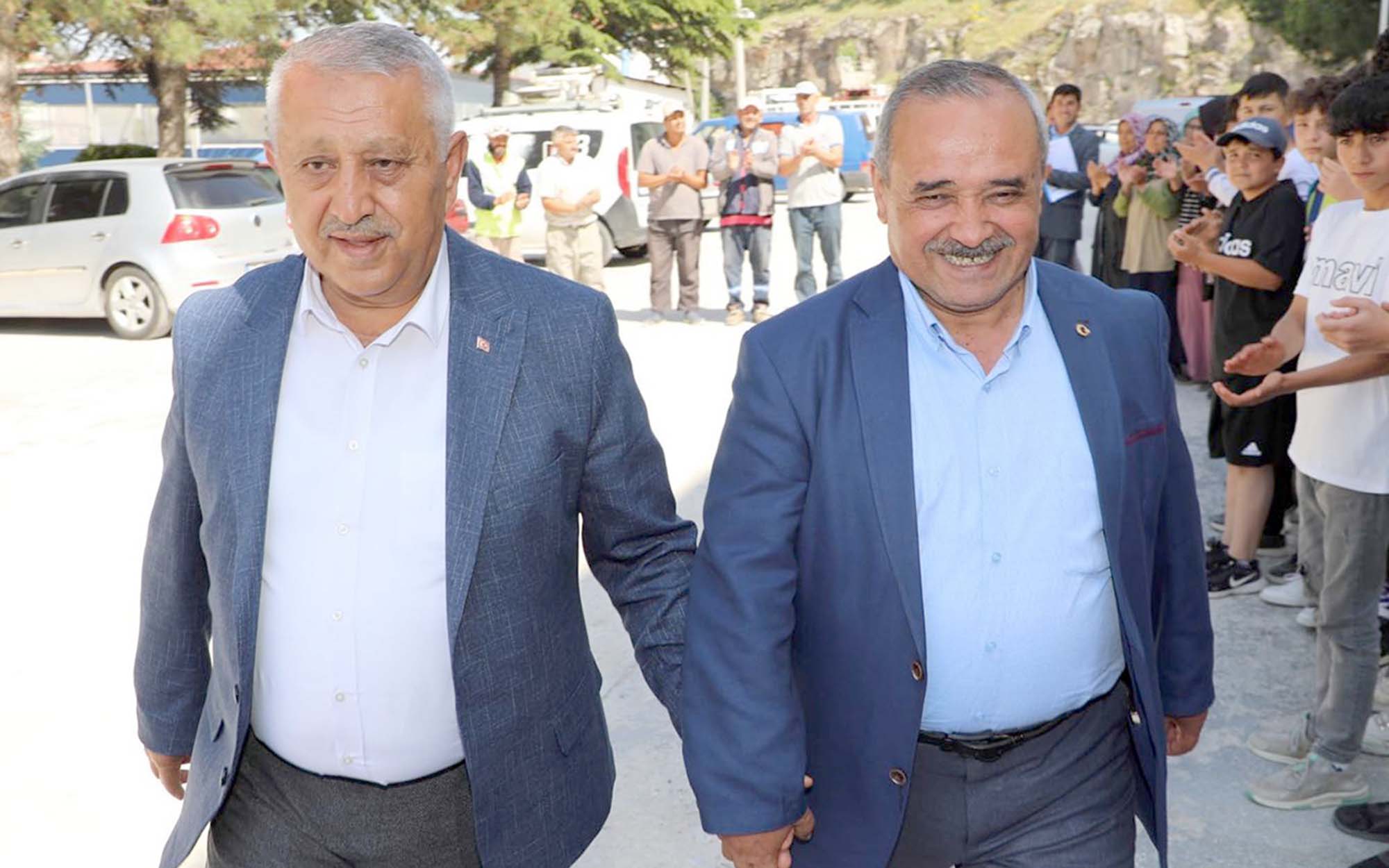 Afyonkarahisar Belediye Başkanı Mehmet Zeybek, Afyonkarahisar Belediyesi olarak İscehisar’da başlatılan