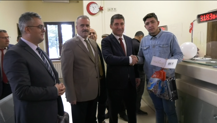 PTT 183. kuruluş yıldönümü dolayısıyla 183. müşterisine sürpriz yaptı. Emekli
