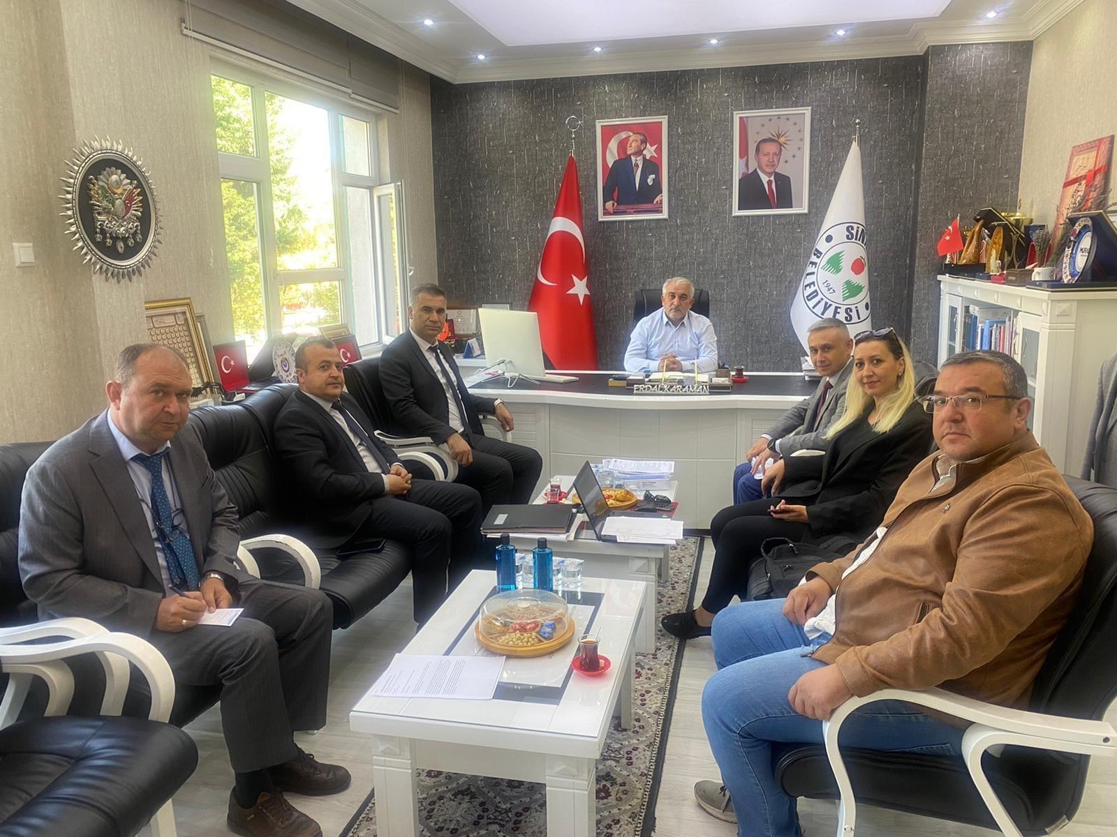 Sinanpaşa Belediye Başkanı Erdal Karaman, Aksa Doğalgaz firmasının ilçedeki doğalgaz