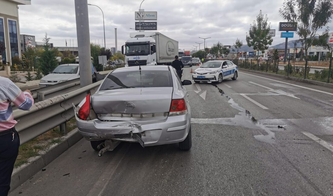 Afyon İzmir Karayolu köprü girişinde iki araç çarpıştı. Kazaya karışan