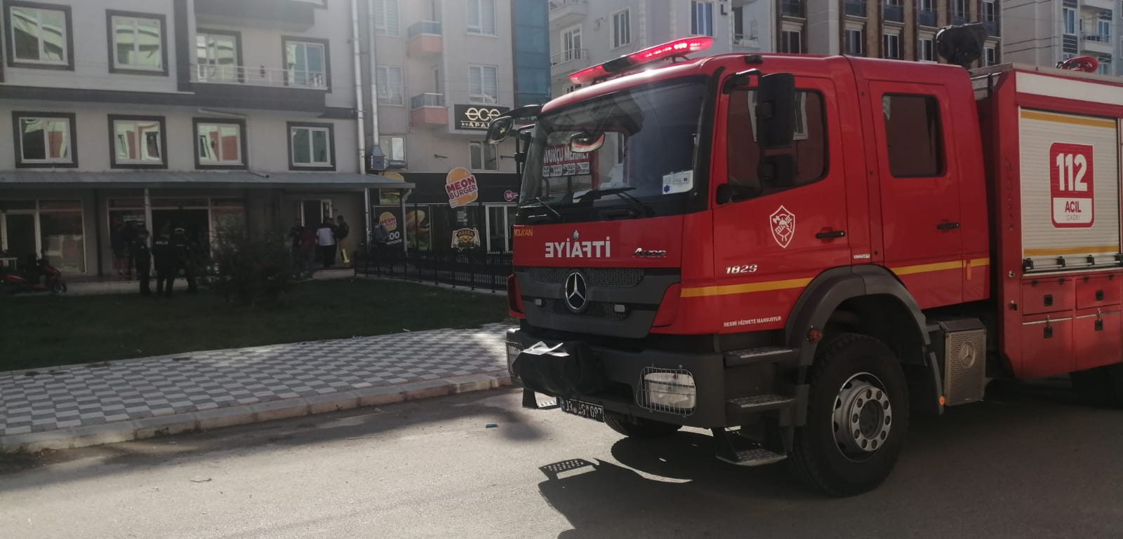 Afyonkarahisar’ın Erenler Mahallesi’nde bir iş yerinde çıkan yangın paniğe neden