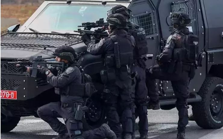 İsrail savaş uçaklarının düzenlediği hava saldırılarında Gazze’nin batısındaki Es-Susi Camisi