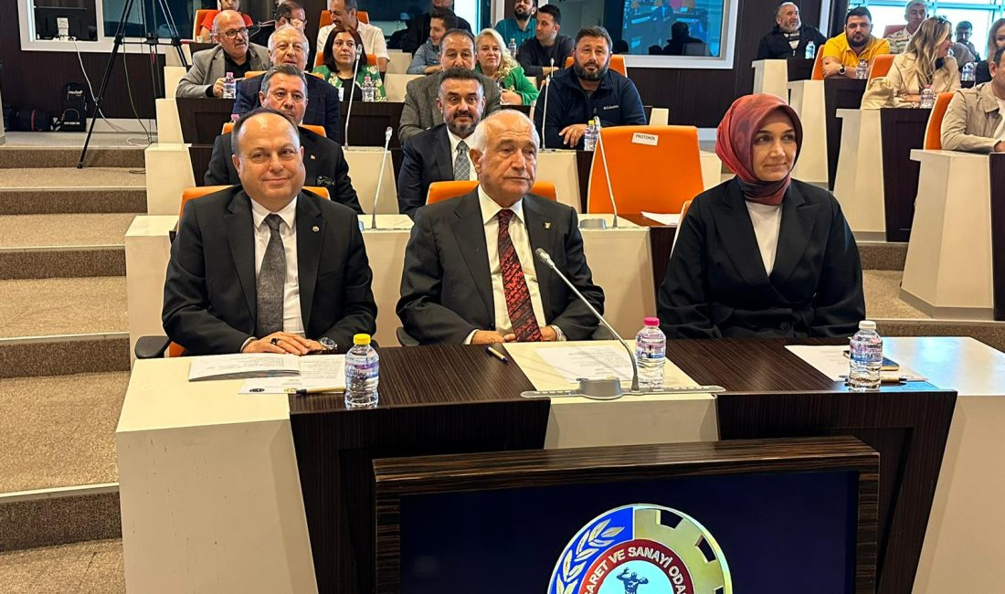 Cemil Çiçek Afyonkarahisar’da Afyonkarahisar Ticaret ve Sanayi Odası ev sahipliğinde düzenlenen “Afyonkarahisar Tahkim