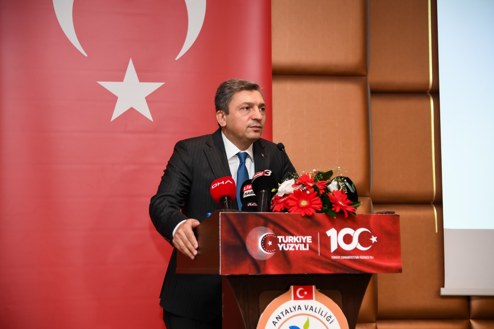 Türk Yıldızları şov yapacak, dronlar geceyi aydınlatacak Antalya Valisi Hulusi