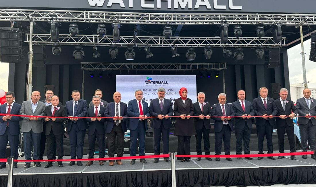 Watermall AVM açıldı The Watermall Alışveriş Merkezi’nin açılışı Cumhuriyet’in 100. Yılında il protokolünün