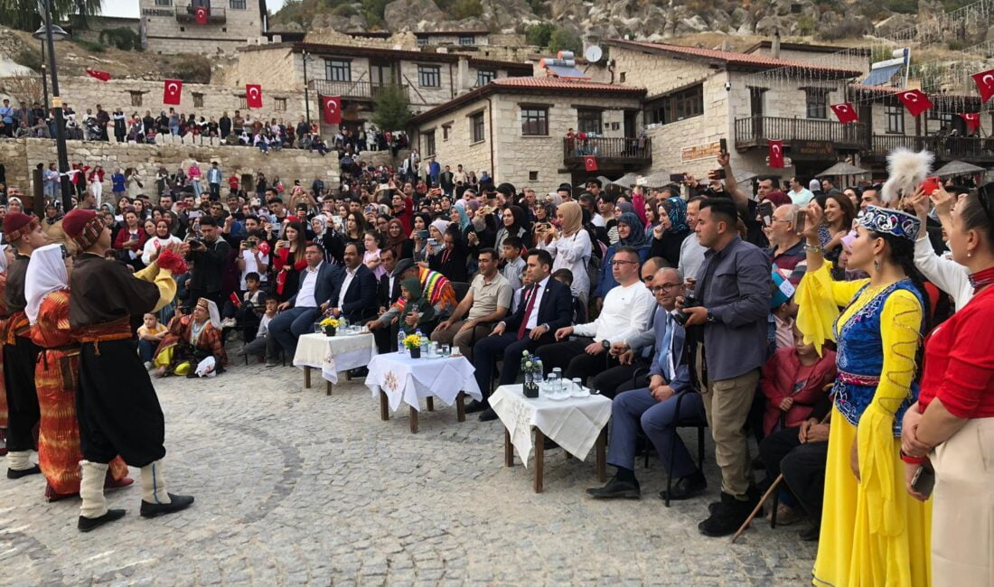 Ayazini’de Cumhuriyet kutlamaları Frigya’nın kalbi Ayazini’de de Cumhuriyet’in 100. Yılı tüm coşkusuyla kutlandı.