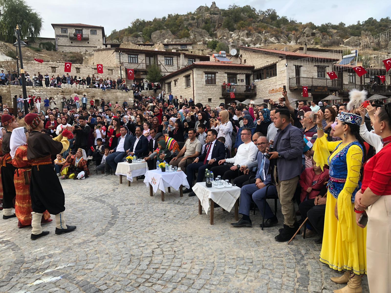 Frigya’nın kalbi Ayazini’de de Cumhuriyet’in 100. Yılı tüm coşkusuyla kutlandı.