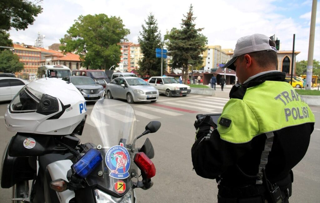 Afyonkarahisar Belediyesi tarafından yol duyurusu yapıldı. “Şehir içi trafik akışını