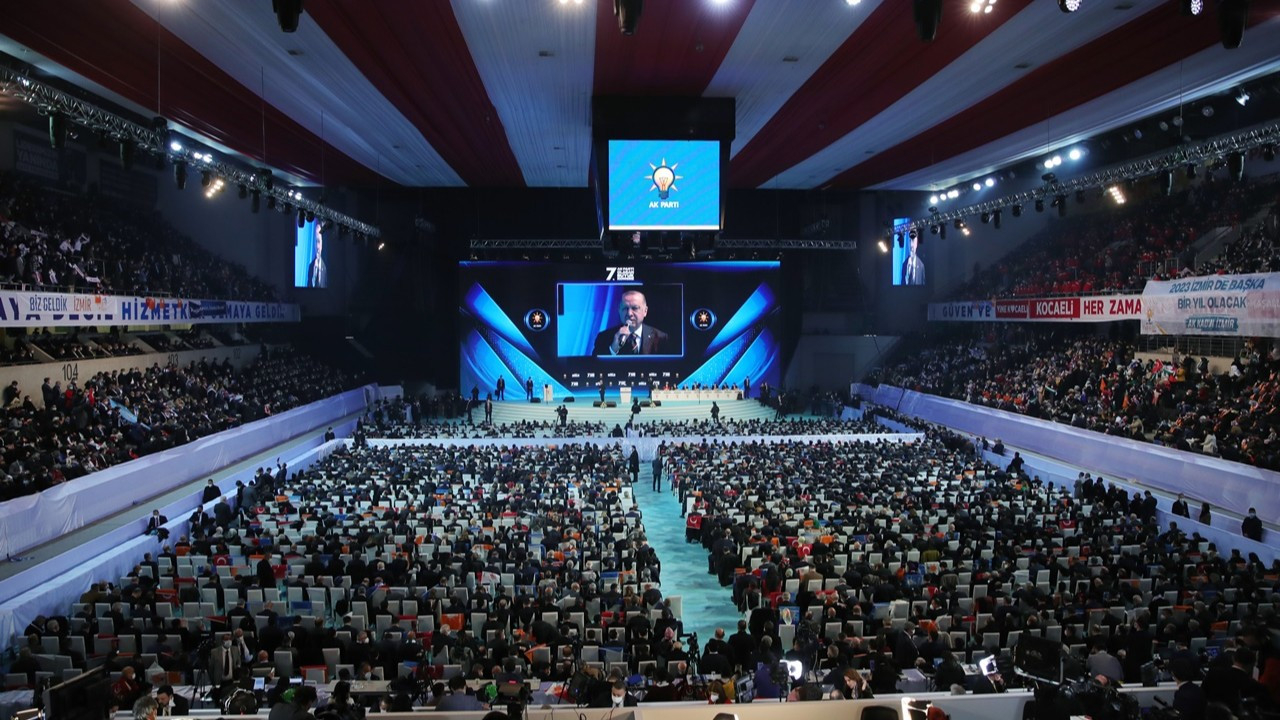AK Parti’de kongreler süreci devam ediyor. Bugün saat 11.00’de Sinanpaşa