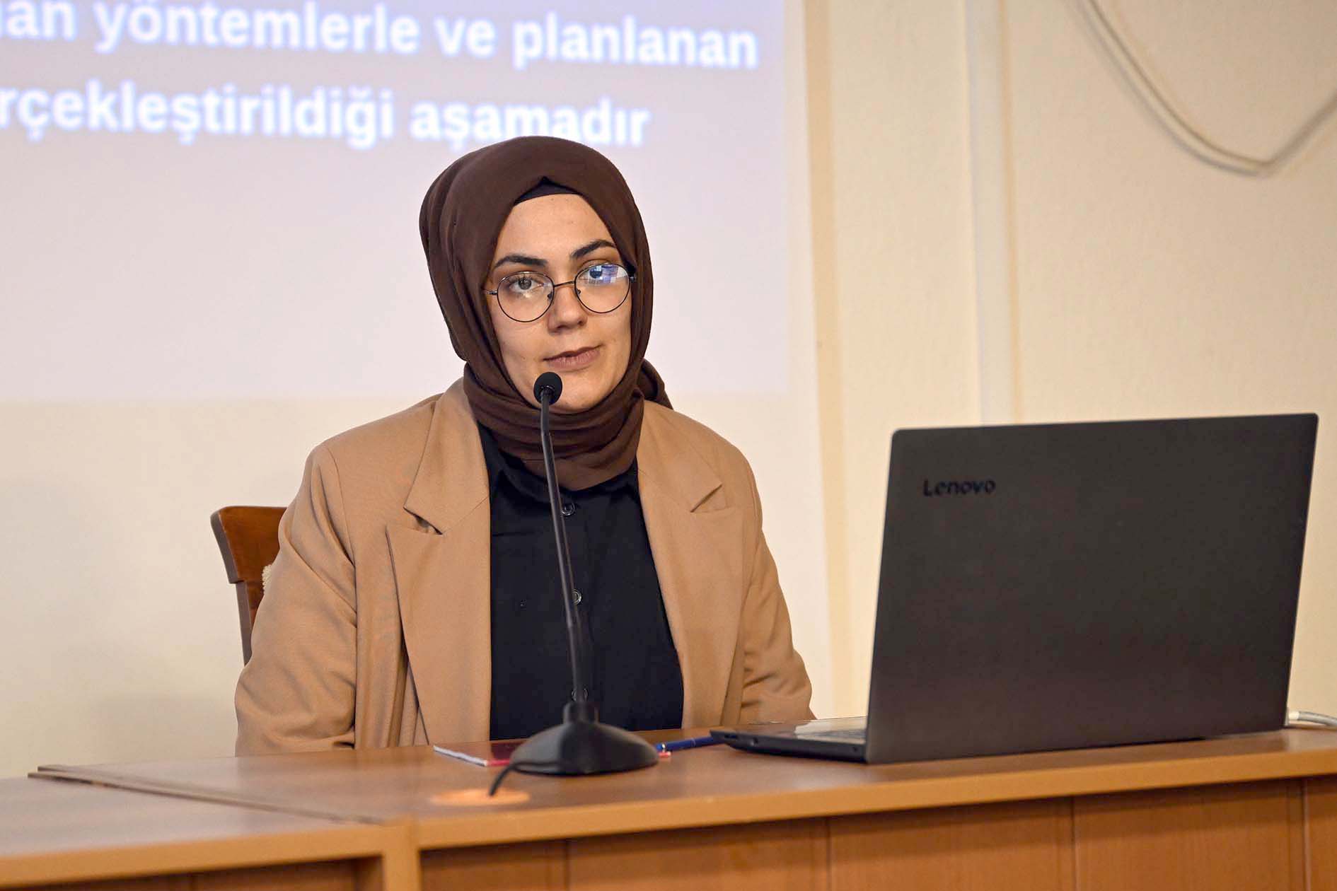 AKÜ öğrencilerine yönelik kalite süreçleri hakkında bilgilendirme toplantısı gerçekleştirildi.  Toplantıda
