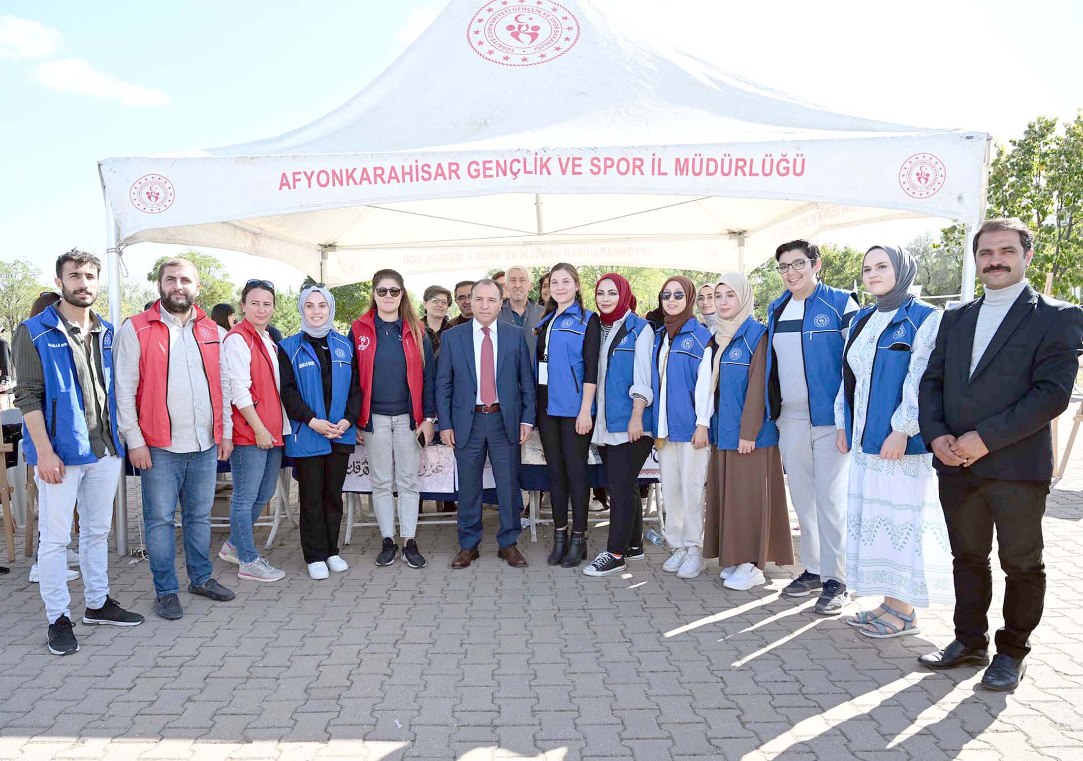 AKÜ tarafından düzenlenen Kulüp ve Topluluklarımız Öğrencilerimizle Buluşuyor etkinliğinde konuşan