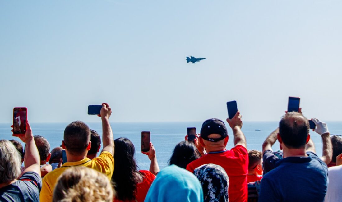 Antalya semalarında 4 adet F-16 tipi savaş uçağı, Cumhuriyet’in 100’üncü