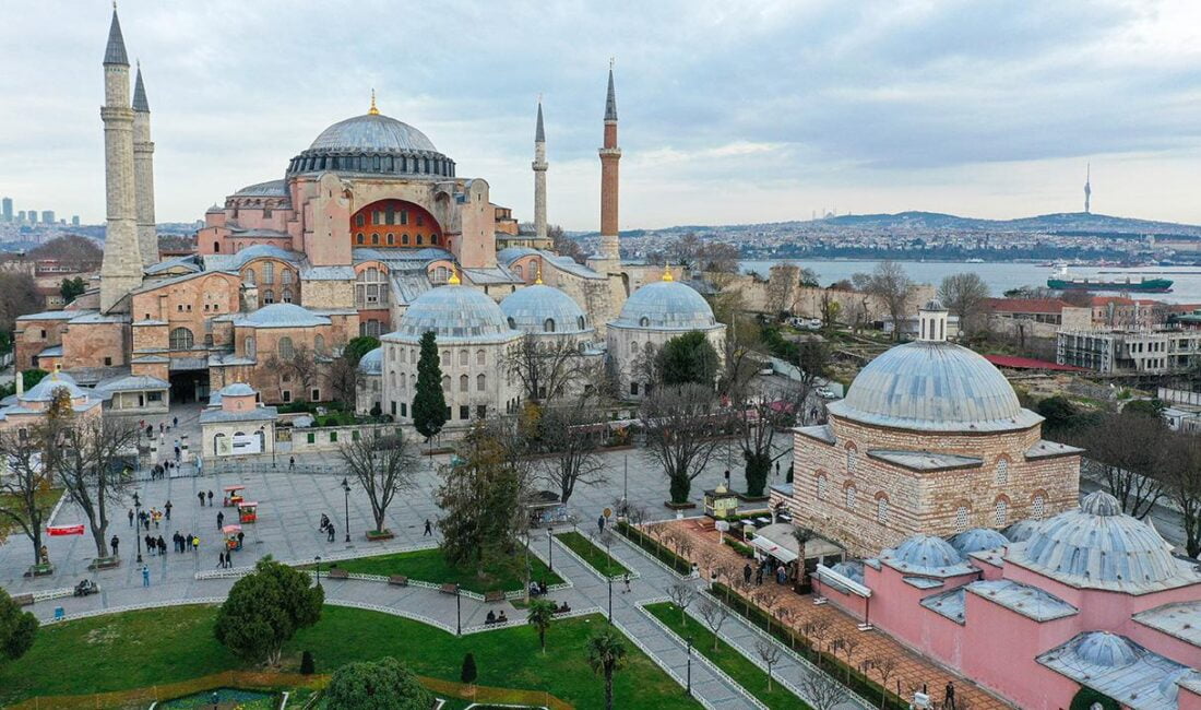 Kültür ve Turizm Bakanı Mehmet Nuri Ersoy, “Ayasofya Camii’ni ziyaret