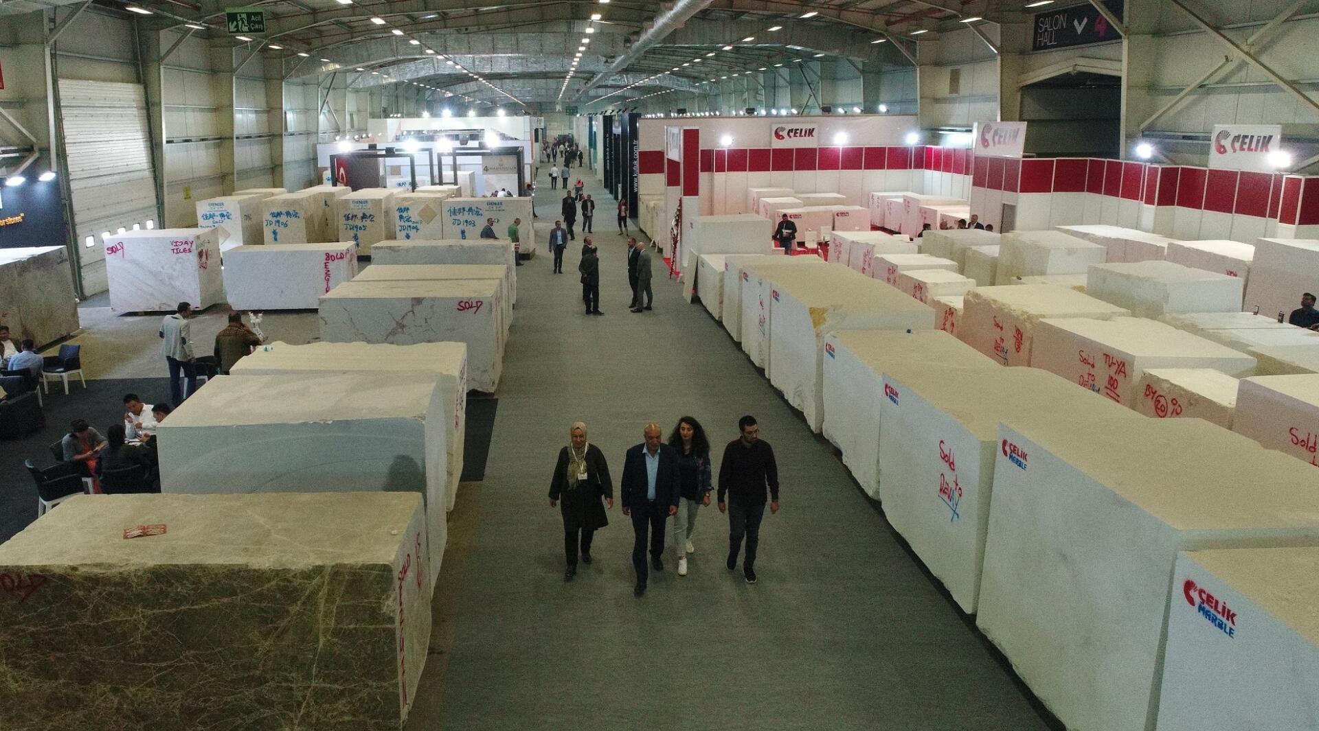 Bursa düzenlenen 7.Uluslararası Blok Mermer Fuarı’nın ikinci gününde de firmalar