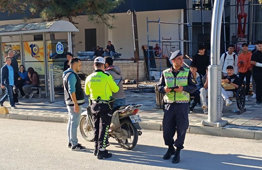 Sandıklı ilçesinde emniyet ve Jandarma ekipleri tarafından drone destekli trafik