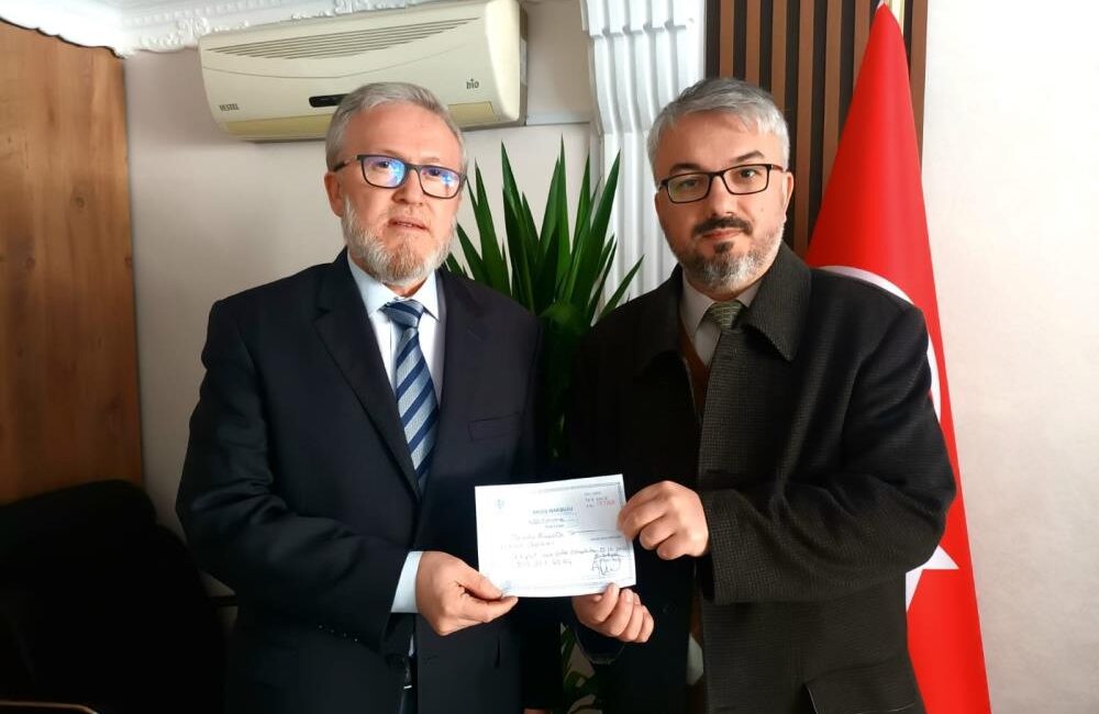 Kütahya’nın Gediz ilçesinde, 1 Eylül İmam Hatip Ortaokulu öğrencileri harçlıklarını