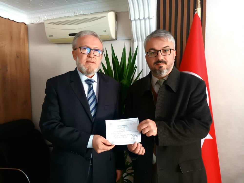 Kütahya’nın Gediz ilçesinde, 1 Eylül İmam Hatip Ortaokulu öğrencileri harçlıklarını