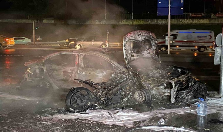 Gaziosmanpaşa’da ticari taksiyle motosiklet çarpıştı. Çarpışmanın etkisiyle motosiklette bulunan bir