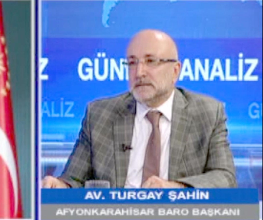 Kanal 3 ekranlarında Berna Uğur Türksoy’un sunduğu Gündem Analiz programına