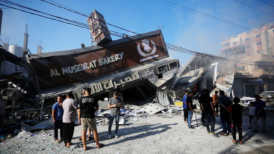 İsrail ordusu Gazze’de binlerce kişi için ekmek üreten bir fırını