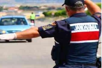 Afyonkarahisar’da Düzensiz Göçle Mücadeleye yönelik olarak jandarma ekipleri tarafından yapılan