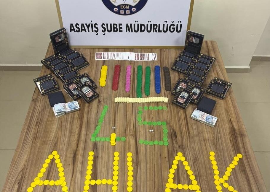 Manisa’nın Şehzadeler ilçesinde kumar oynatıldığı tespit edilen bir evde yapılan