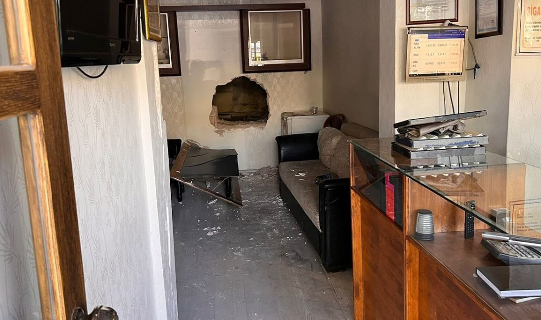 Kahramanmaraş’ta bir kuyumcu dükkanının arkasındaki boş daireye girerek duvarı delen