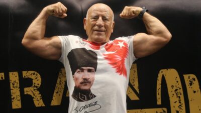 Bakırköy’de 76 yaşındaki milli sporcu Hayrettin Sönmez, Cumhuriyet’in 100. yılında